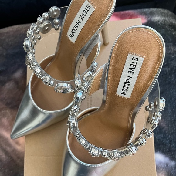 Brand new, never worn Steve Madden rhinestone heels. 7.5 - Picture 6 of 7
